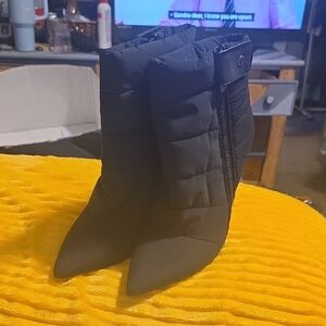 Jennifer Lopez Black Quilted Winter Boots